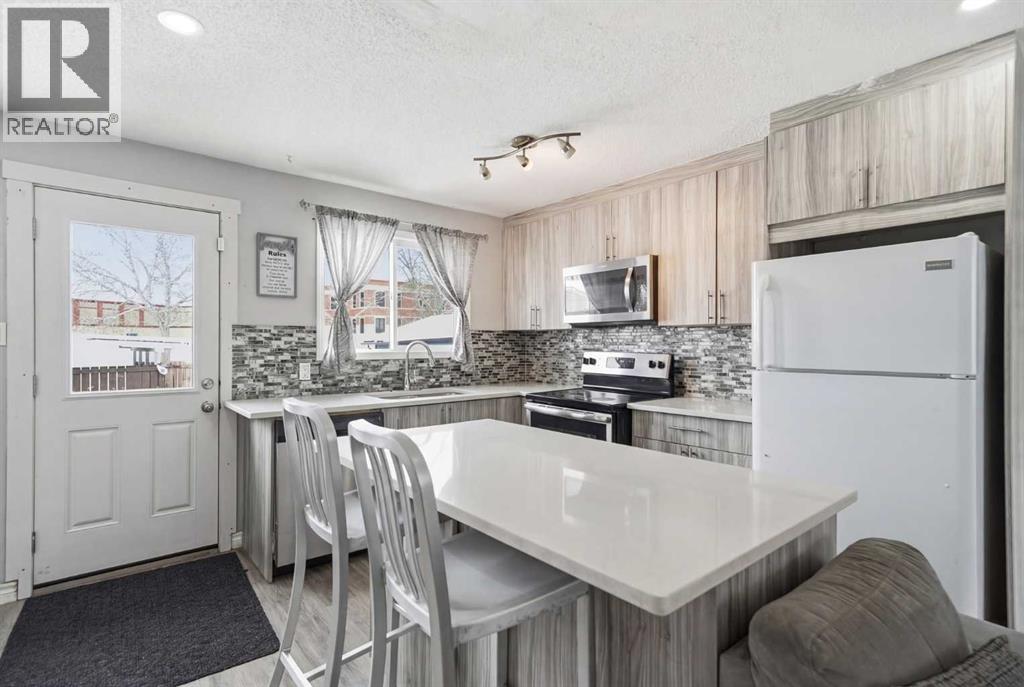 72 Falchurch Road Ne, Calgary, Alberta  T3J 1J8 - Photo 9 - A2292792