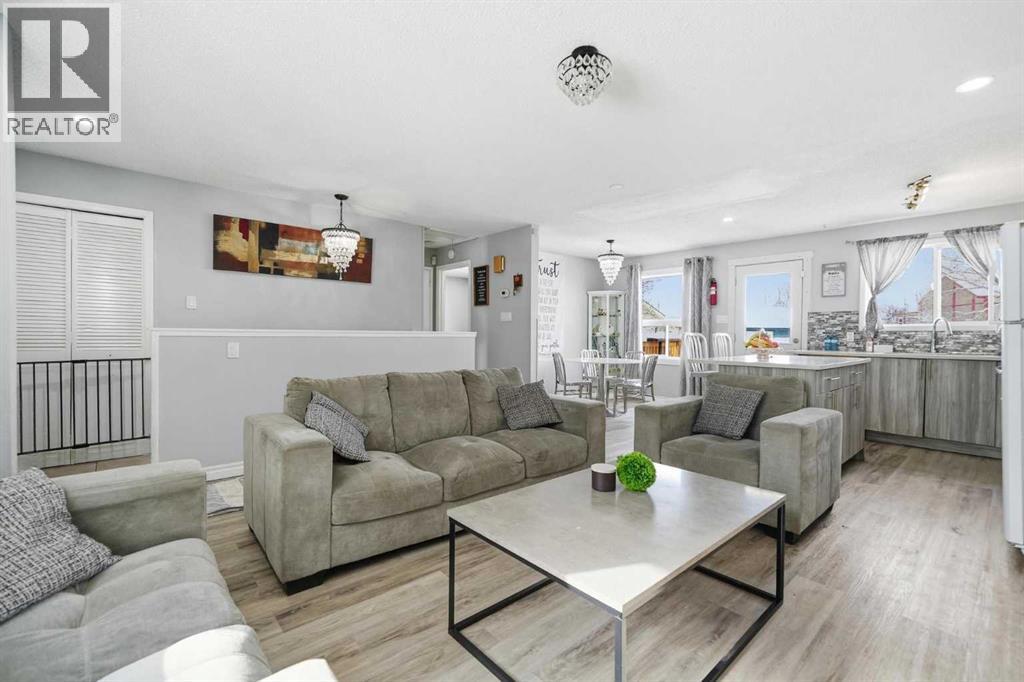 72 Falchurch Road Ne, Calgary, Alberta  T3J 1J8 - Photo 7 - A2292792