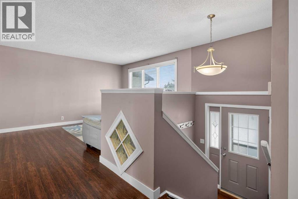 32 Fallingworth Court Ne, Calgary, Alberta  T3J 1G4 - Photo 5 - A2301348