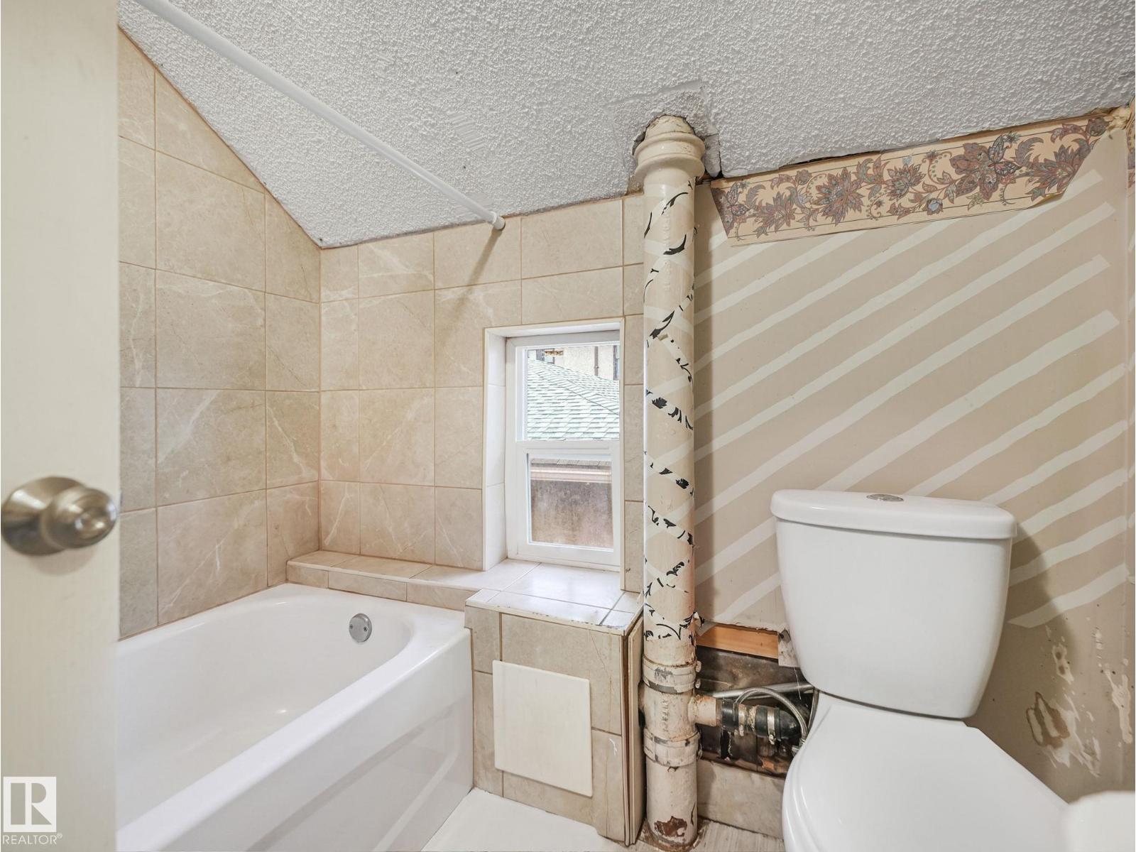 9632 106a Av Nw, Edmonton, Alberta  T5H 0T2 - Photo 36 - E4484259