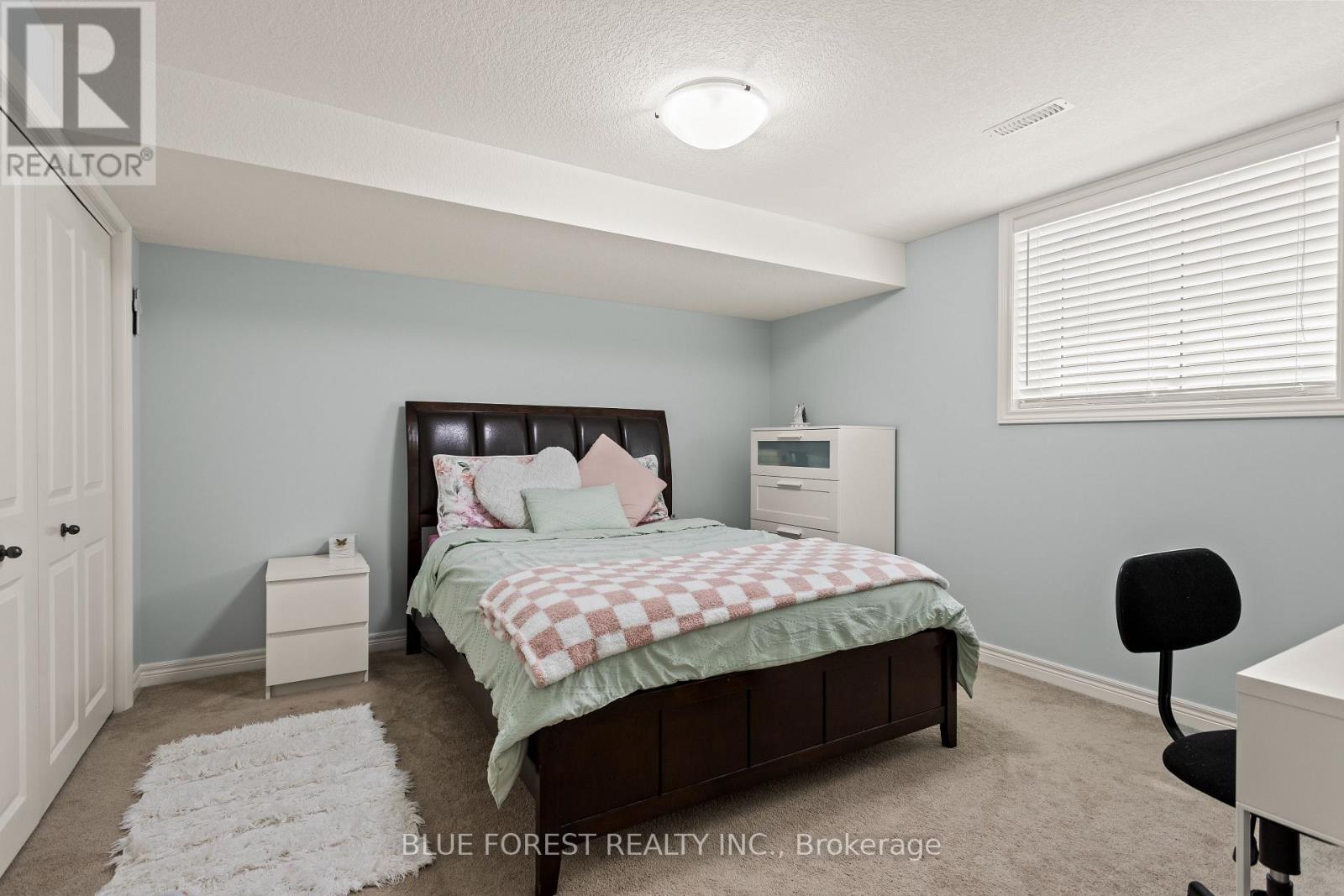 42 Hickory Lane, St. Thomas, Ontario  N5R 6K9 - Photo 10 - X12869580