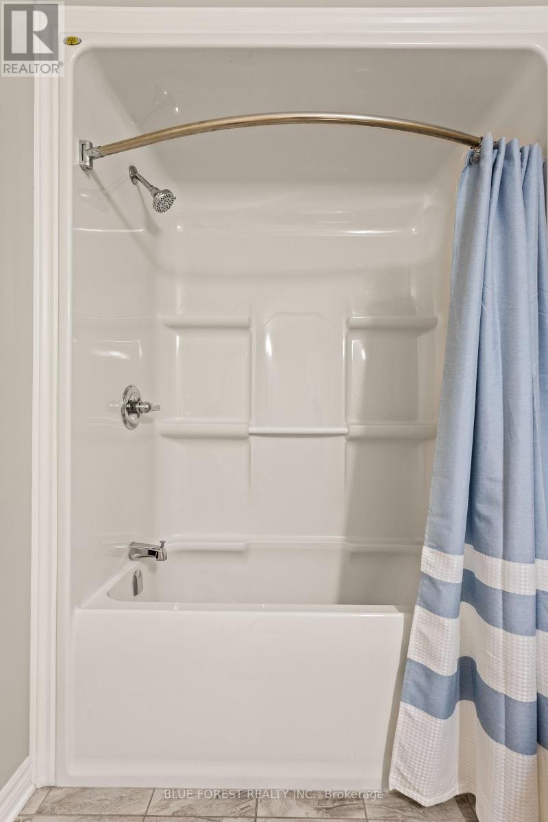 42 Hickory Lane, St. Thomas, Ontario  N5R 6K9 - Photo 27 - X12869580