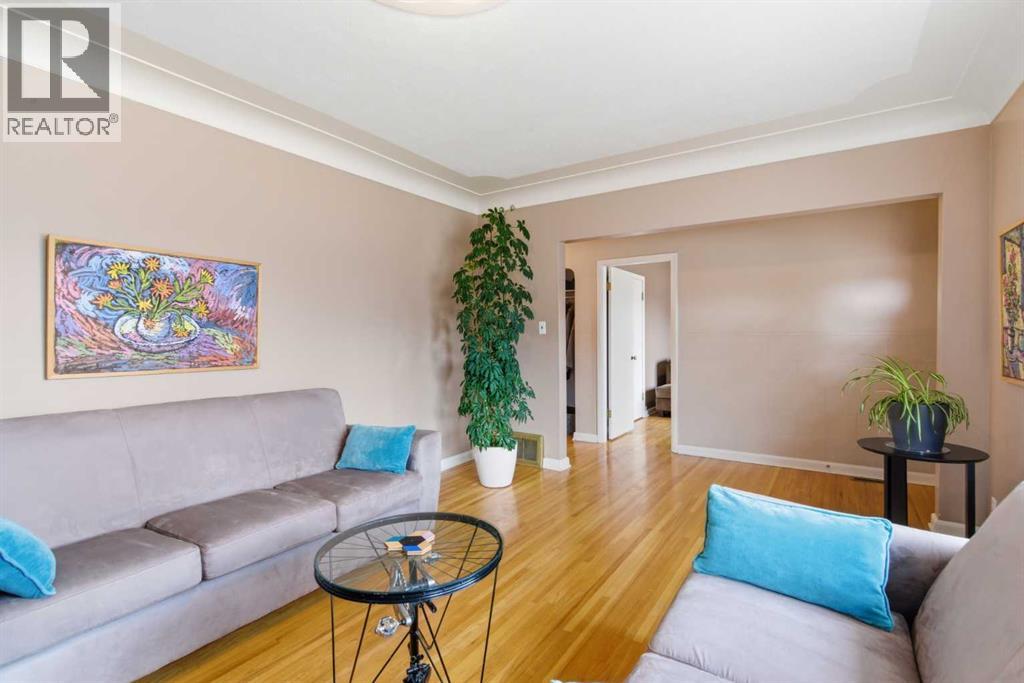 2048 38 Avenue Sw, Calgary, Alberta  T2T 2K4 - Photo 5 - A2301294