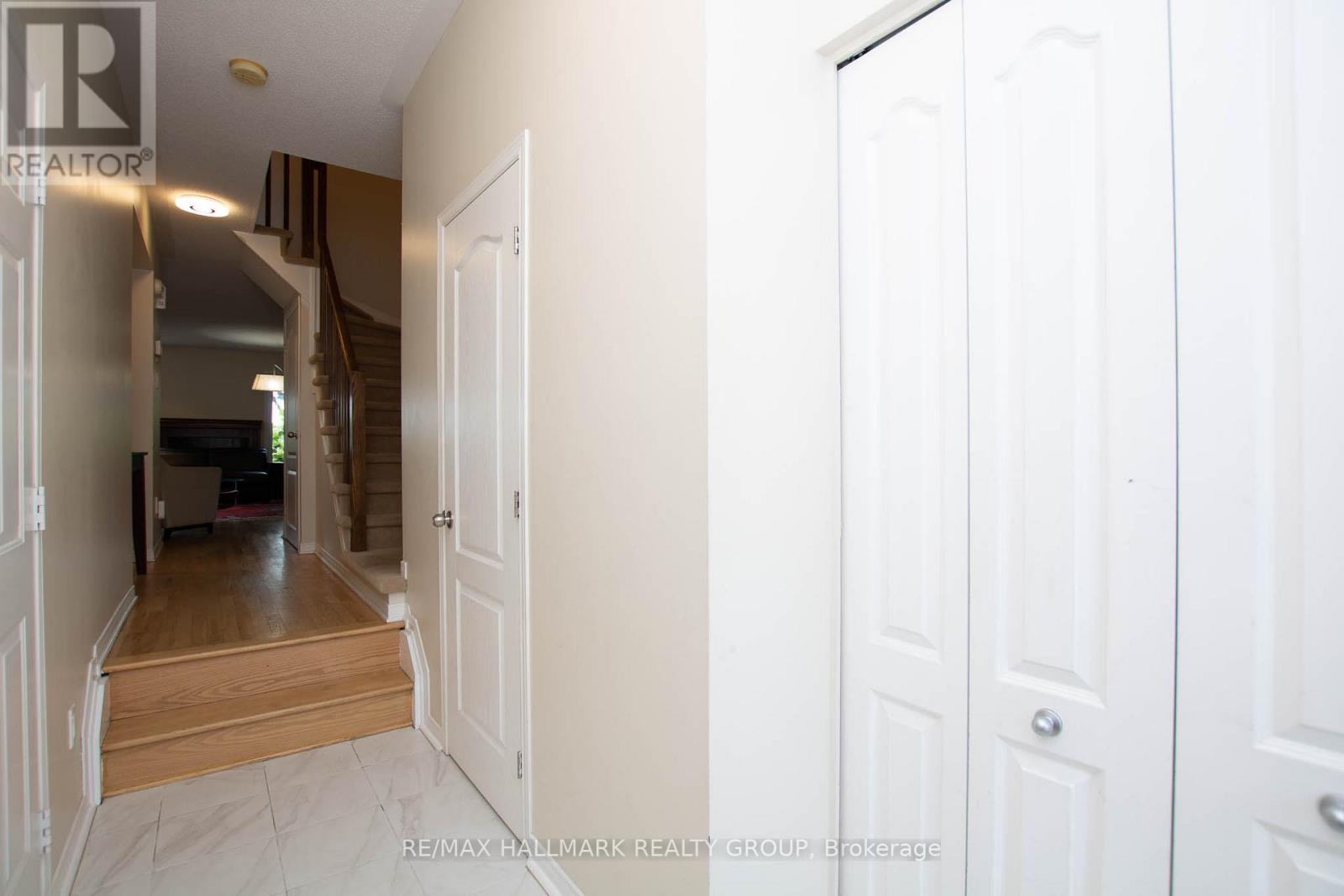 317 Freedom Private, Ottawa, Ontario  K1G 6W3 - Photo 4 - X13045076