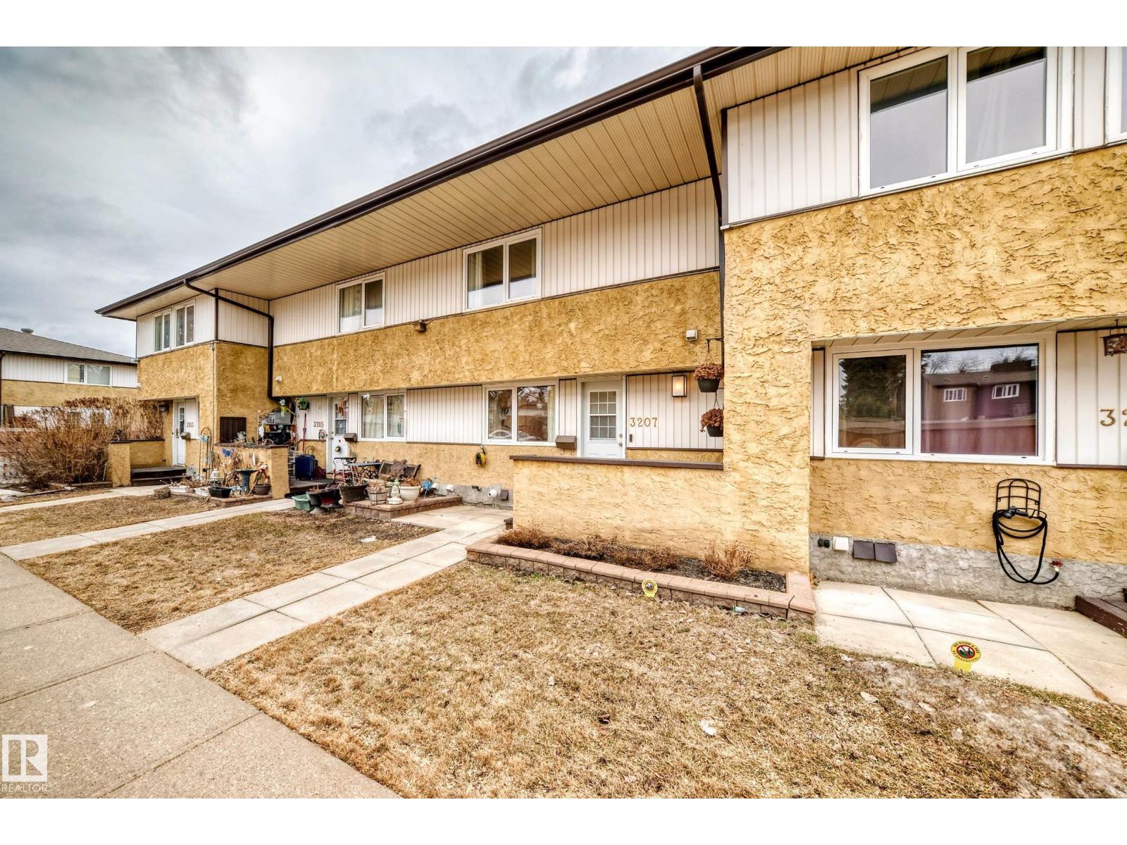 3207 139 Av Nw, Edmonton, Alberta  T5Y 1T2 - Photo 3 - E4484264