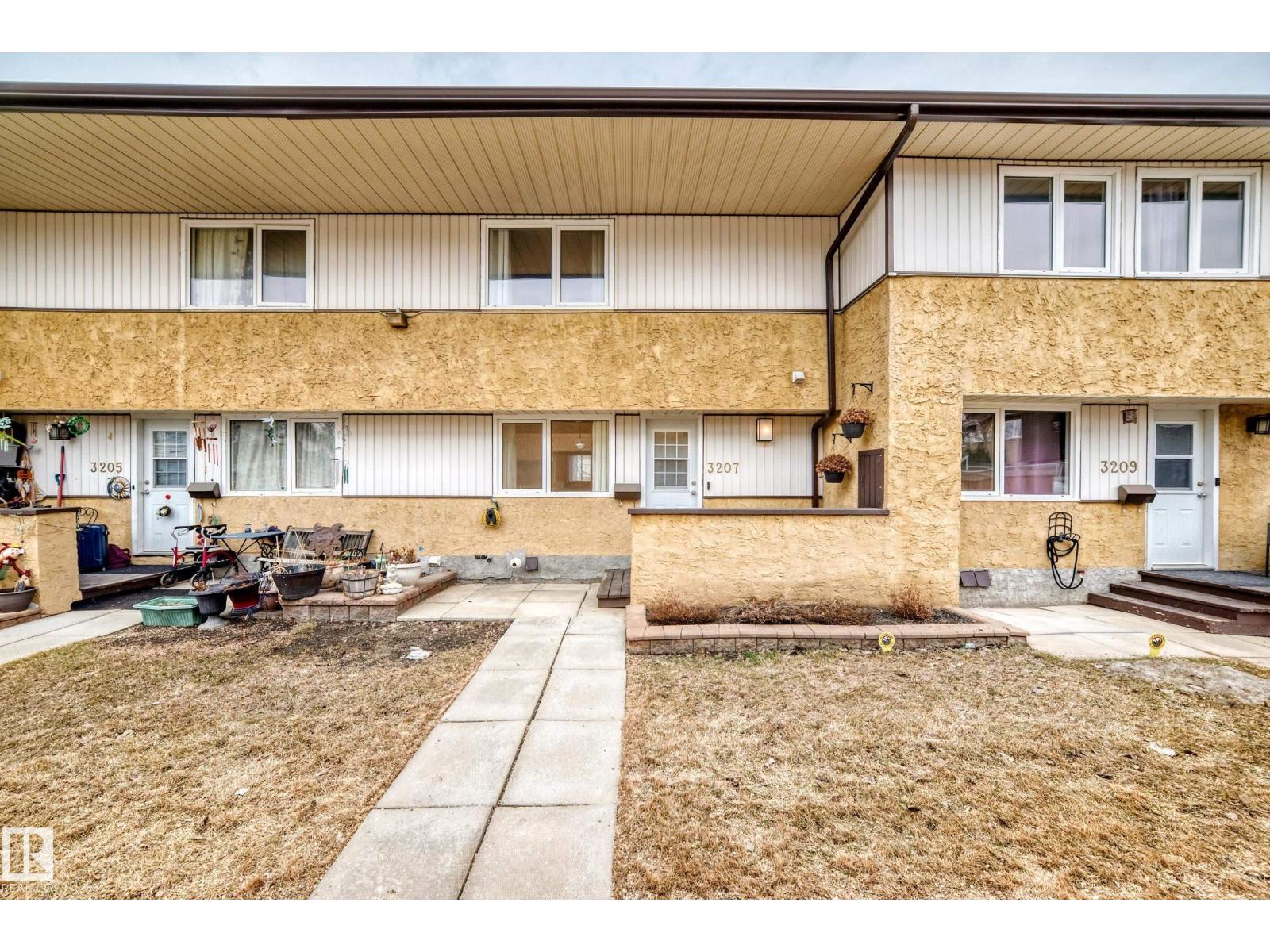 3207 139 Av Nw, Edmonton, Alberta  T5Y 1T2 - Photo 2 - E4484264
