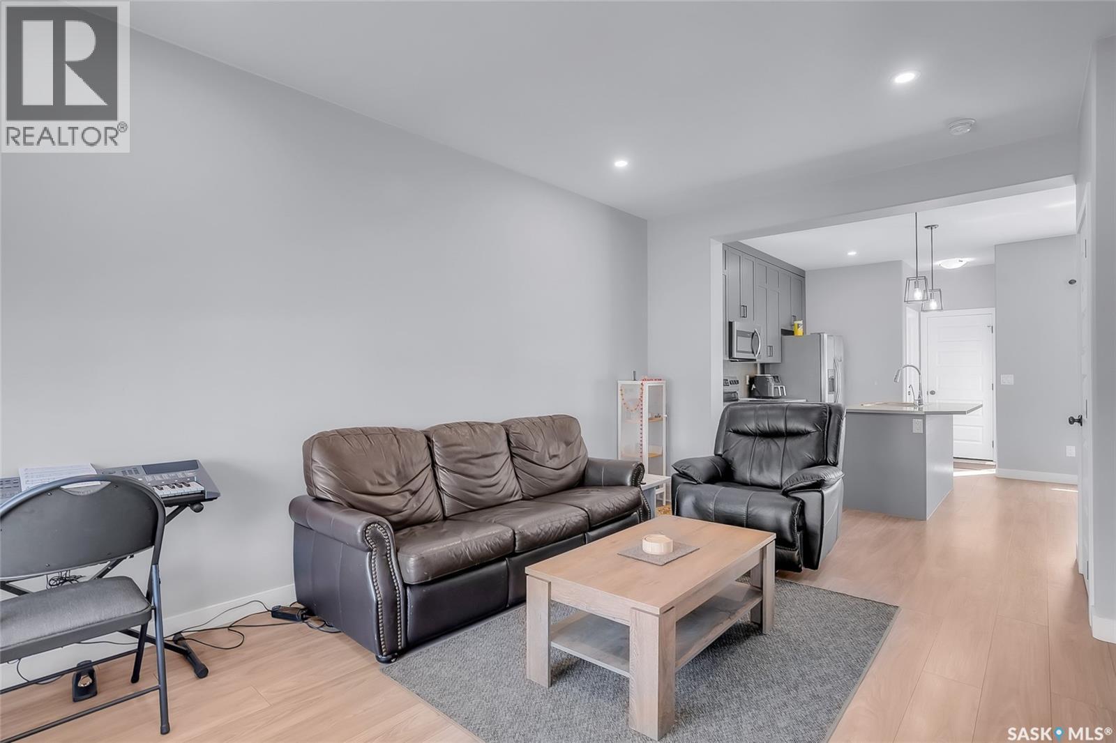 608 Brighton Gate, Saskatoon, Saskatchewan  S7V 0V5 - Photo 4 - SK033894