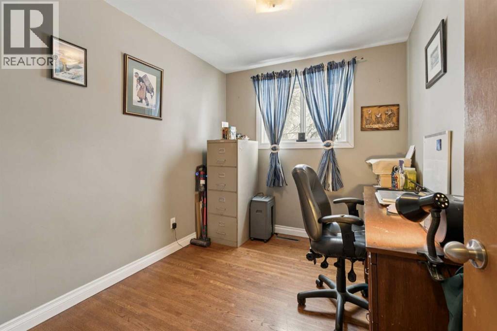 12 Westwood Crescent SW, Calgary, Alberta  T3C 2W6 - Photo 12 - A2298134