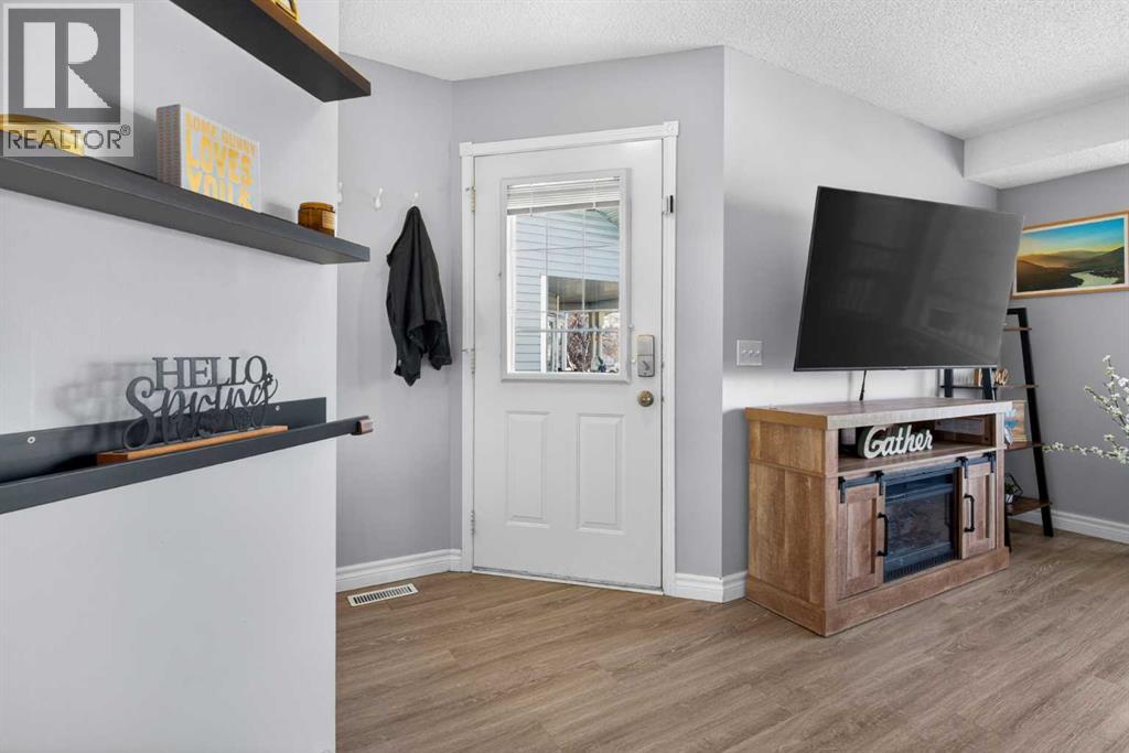 14744 Mt Mckenzie Drive SE, Calgary, Alberta  T2Z 2V1 - Photo 4 - A2303004