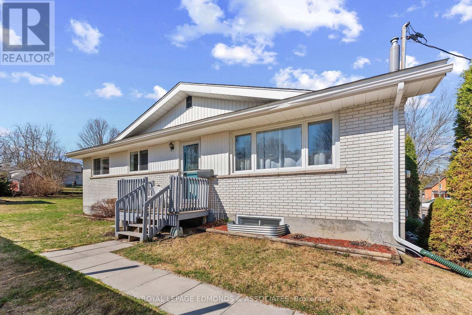 498 ESTELLE STREET, Pembroke, Ontario