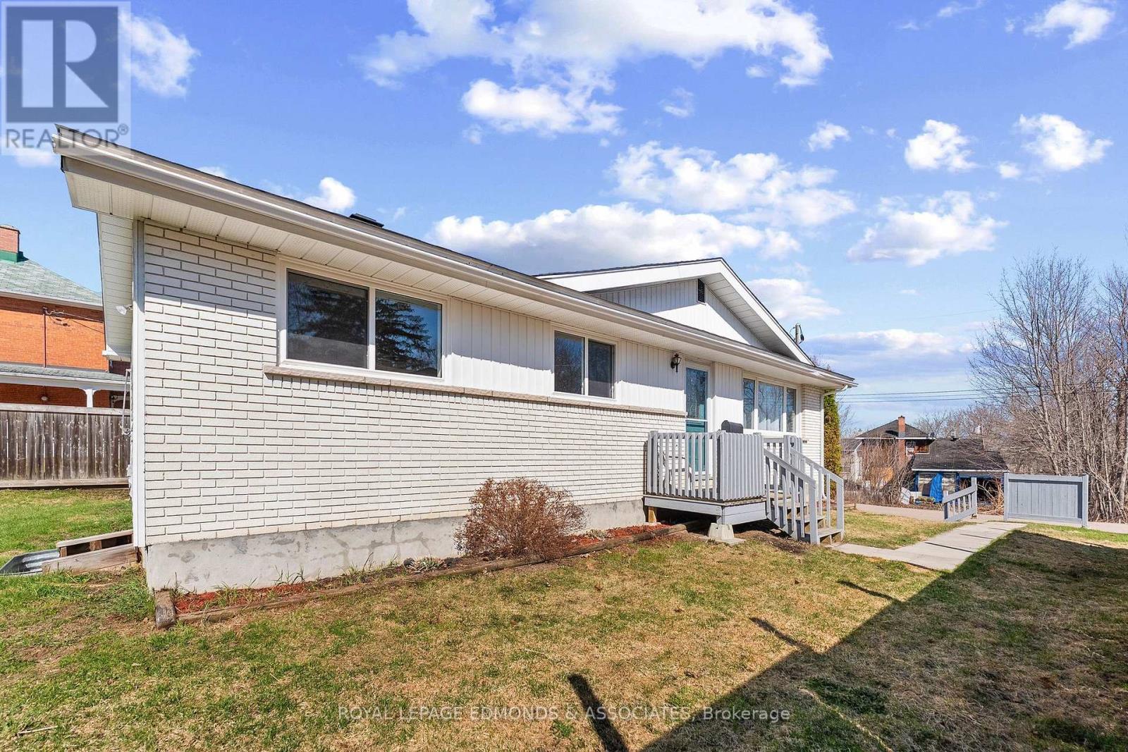 498 Estelle Street, Pembroke, Ontario  K8A 3G8 - Photo 5 - X13045106