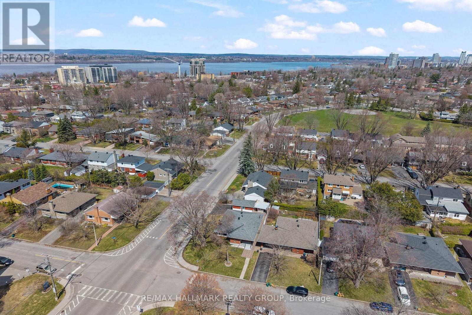 2075 NEEPAWA AVENUE, Ottawa, Ontario