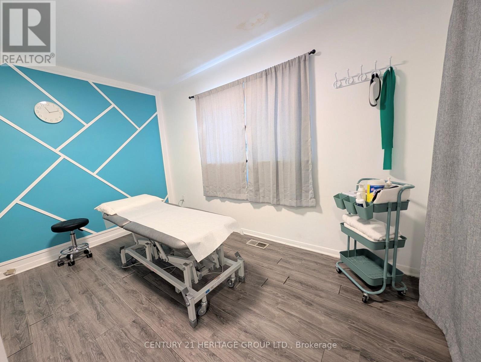 58 Major Mackenzie Drive E, Richmond Hill, Ontario  L4C 1G9 - Photo 4 - N13045158