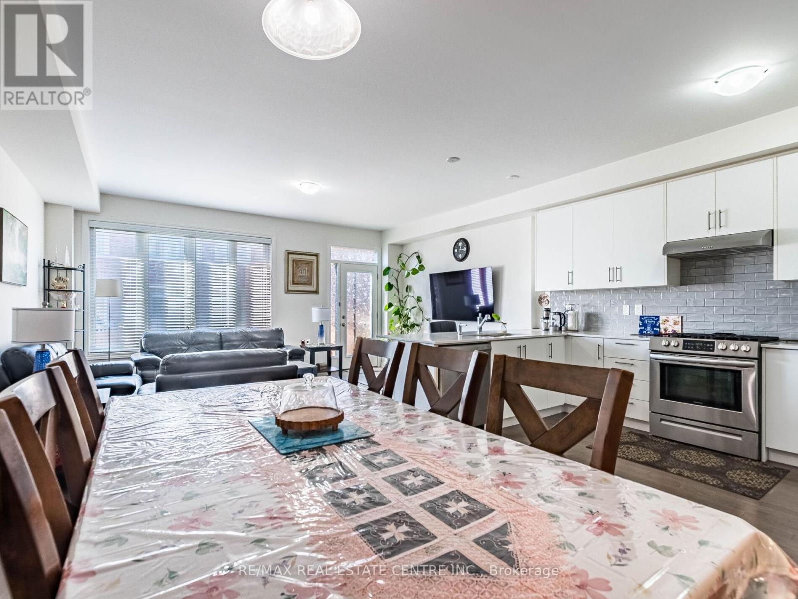 1157 Restivo Lane, Milton, Ontario  L9T 2X5 - Photo 11 - W13045132