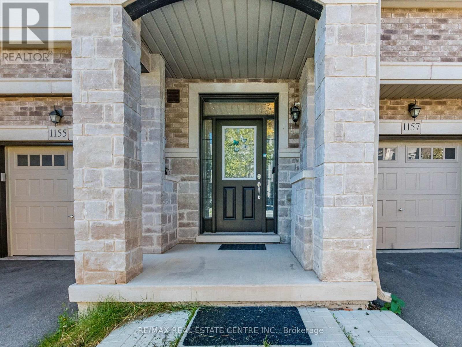 1157 Restivo Lane, Milton, Ontario  L9T 2X5 - Photo 3 - W13045132