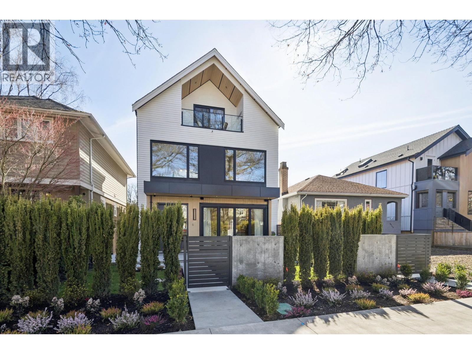 2 3036 W 13th Avenue, Vancouver, British Columbia  V6K 2V2 - Photo 1 - R3109039