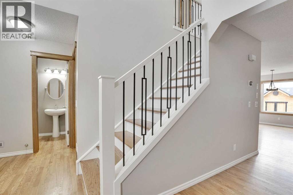 143 Country Hills View Nw, Calgary, Alberta  T3K 5B5 - Photo 5 - A2304998