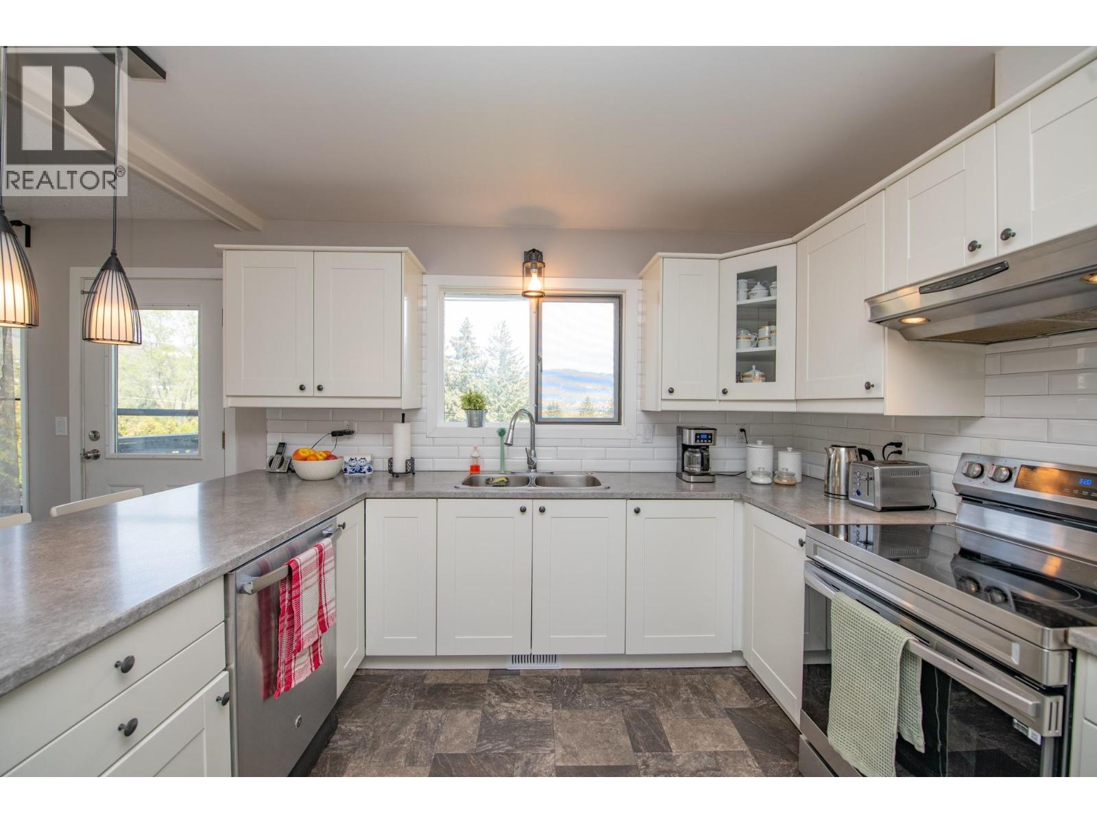 6704 Garnet Road, Vernon, British Columbia  V1H 1P1 - Photo 8 - 10384853