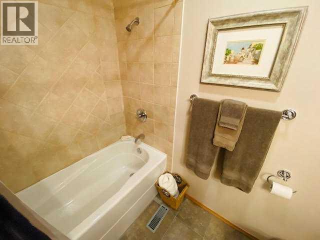 158 Maligne Drive, Hinton, Alberta  T7V 1J4 - Photo 15 - A2304599