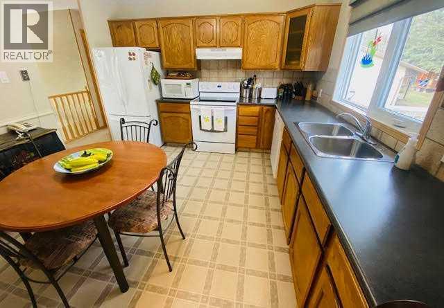 158 Maligne Drive, Hinton, Alberta  T7V 1J4 - Photo 7 - A2304599