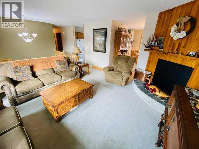 158 Maligne Drive, Hinton, Alberta  T7V 1J4 - Photo 2 - A2304599