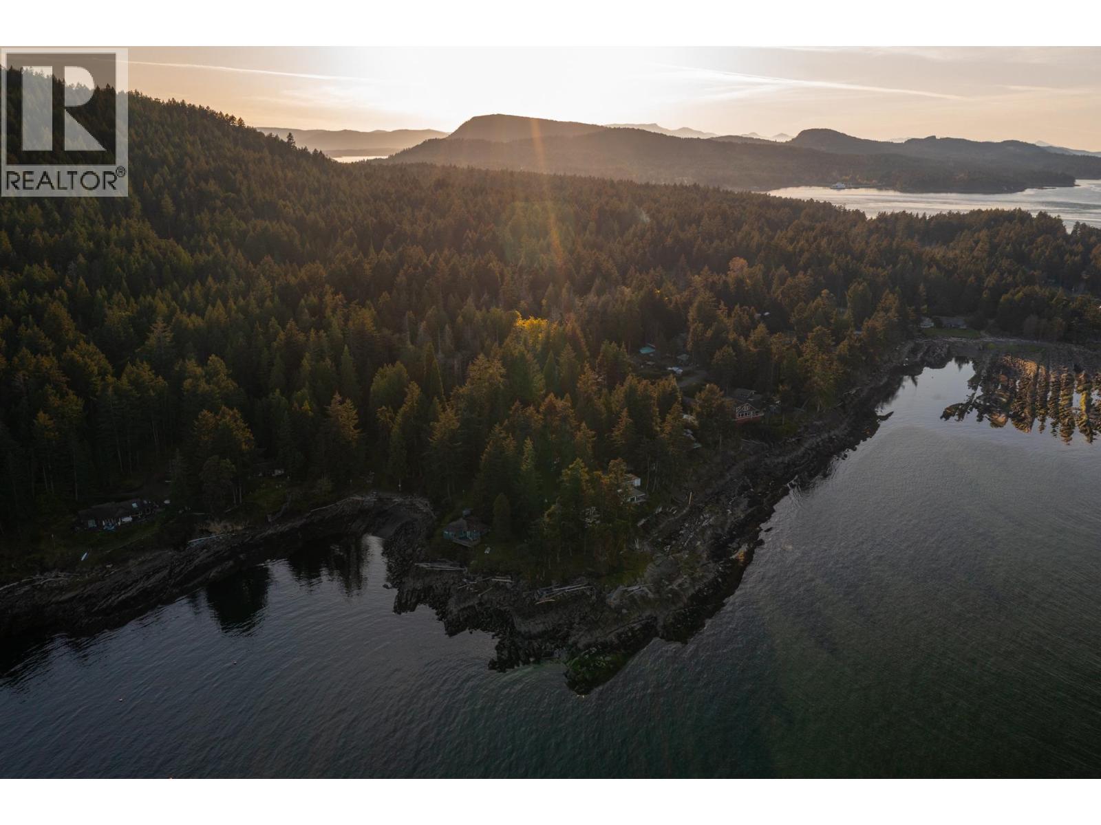 579 BAYVIEW DRIVE, Mayne Island, British Columbia