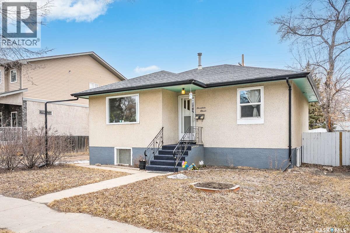 1711 Broadway Avenue, Saskatoon, Saskatchewan  S7H 2B4 - Photo 1 - SK033959