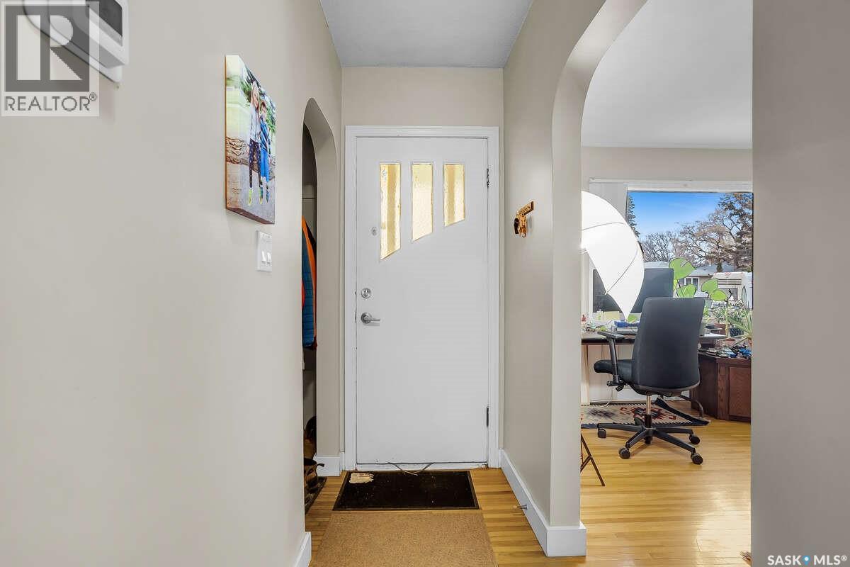 1711 Broadway Avenue, Saskatoon, Saskatchewan  S7H 2B4 - Photo 2 - SK033959