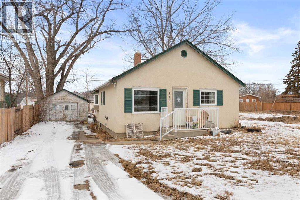 118 2 Street SE, Redcliff, Alberta  T0J 2P0 - Photo 1 - A2290441