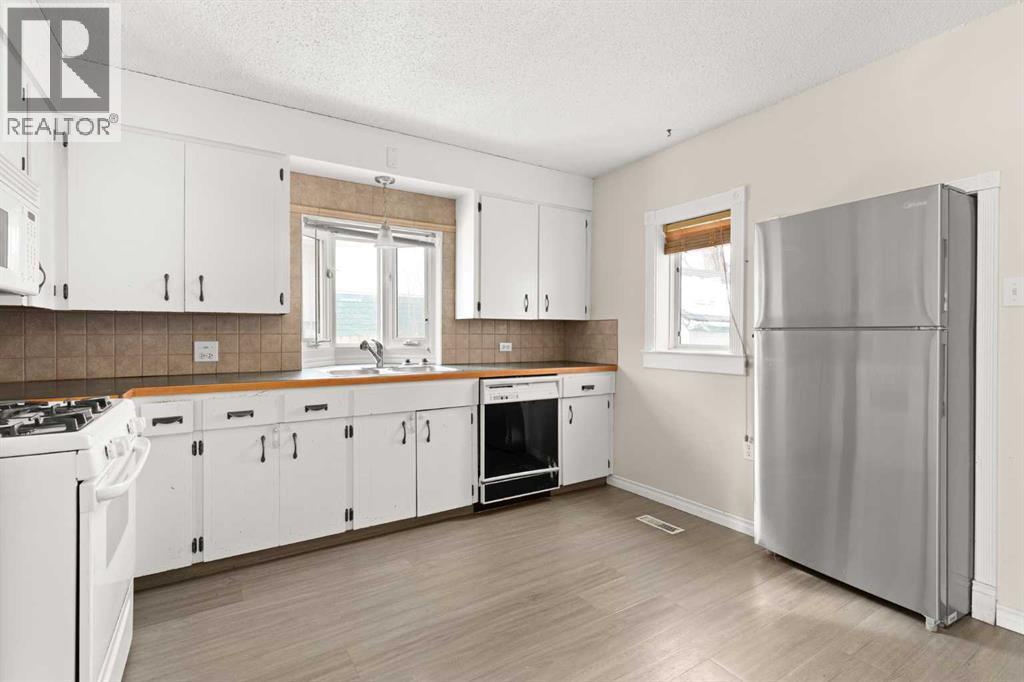 118 2 Street SE, Redcliff, Alberta  T0J 2P0 - Photo 9 - A2290441