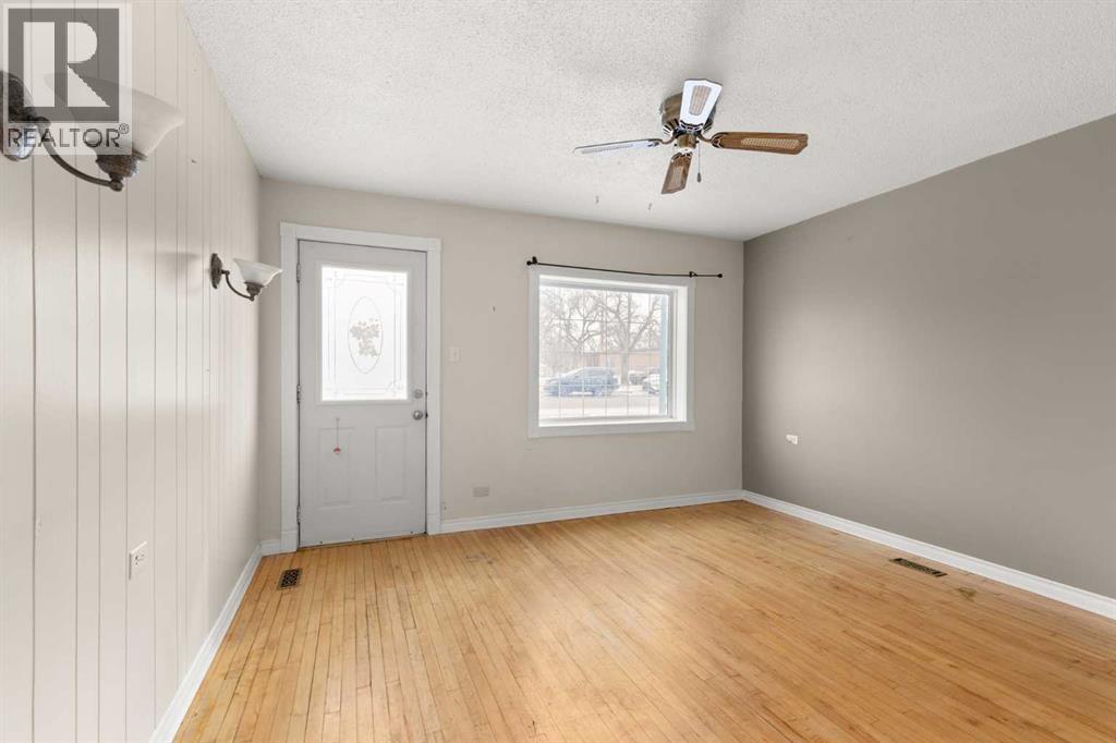 118 2 Street SE, Redcliff, Alberta  T0J 2P0 - Photo 3 - A2290441