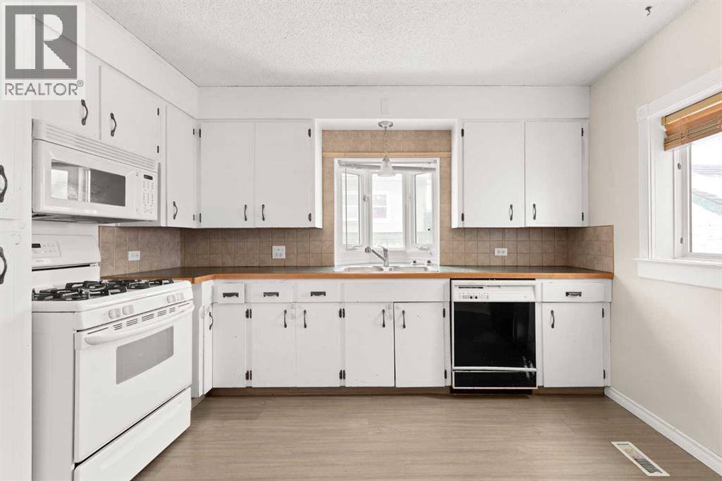 118 2 Street SE, Redcliff, Alberta  T0J 2P0 - Photo 11 - A2290441