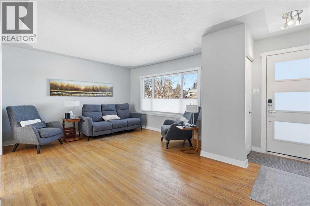 1 Thorncliffe Crescent NW, Calgary, Alberta  T2K 3A9 - Photo 8 - A2290536