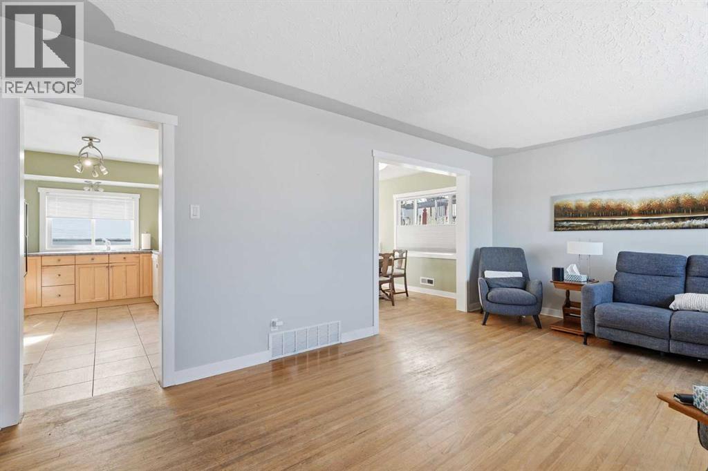 1 Thorncliffe Crescent NW, Calgary, Alberta  T2K 3A9 - Photo 9 - A2290536