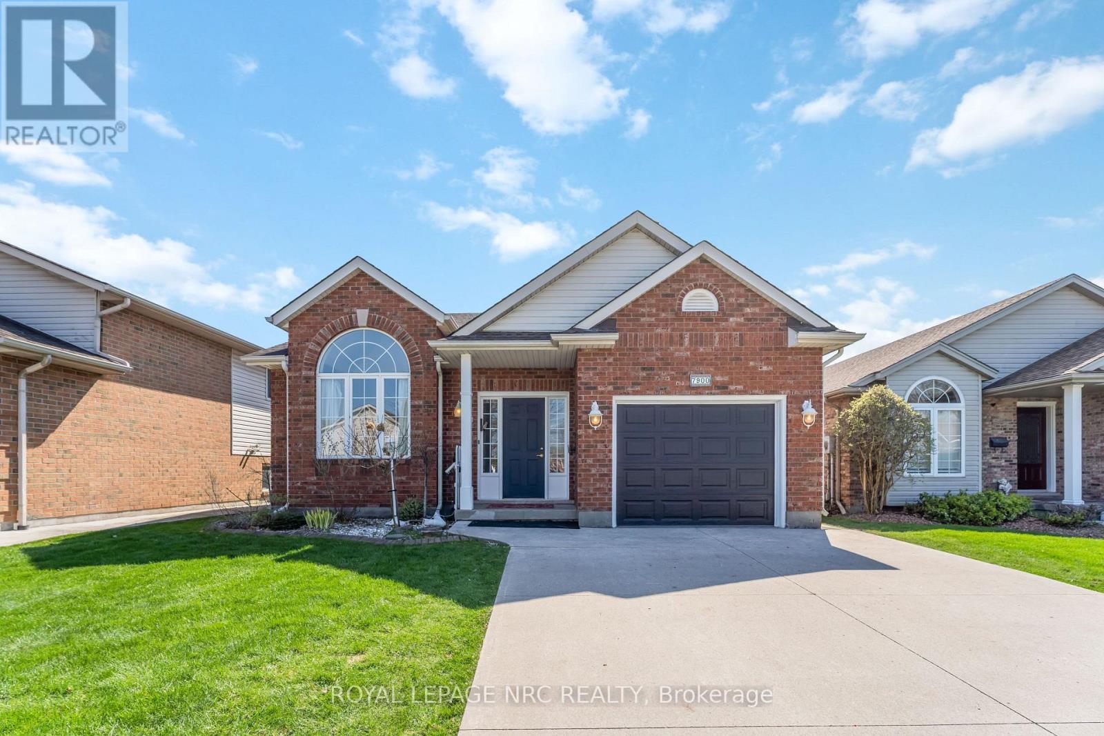 7900 Ascot Circle, Niagara Falls, Ontario  L2H 3E4 - Photo 3 - X13045254