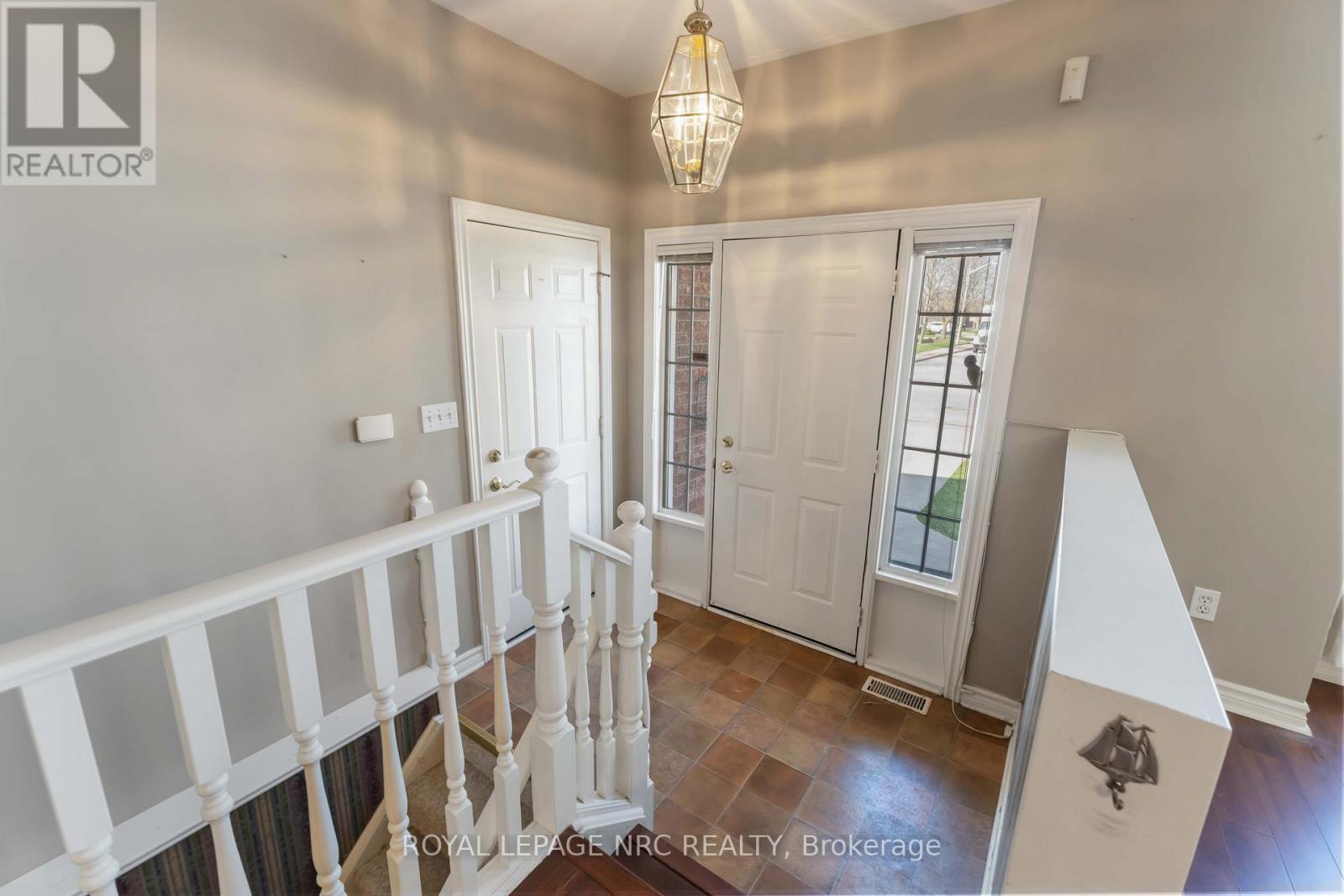 7900 Ascot Circle, Niagara Falls, Ontario  L2H 3E4 - Photo 4 - X13045254