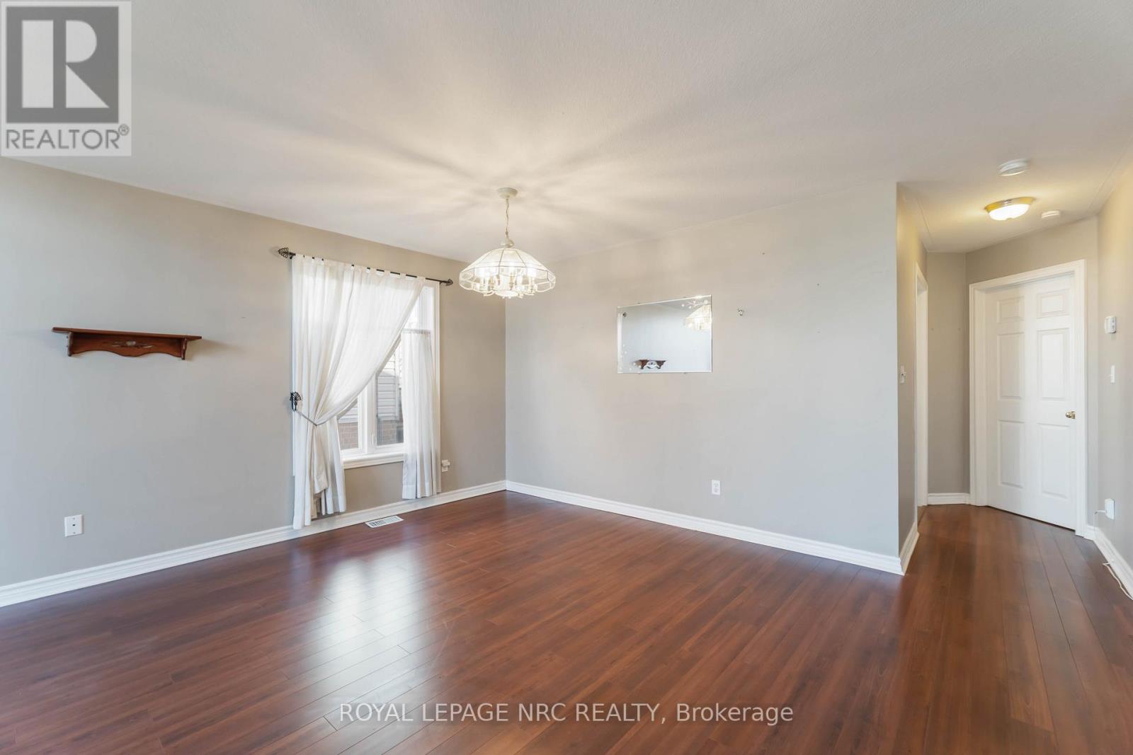 7900 Ascot Circle, Niagara Falls, Ontario  L2H 3E4 - Photo 8 - X13045254