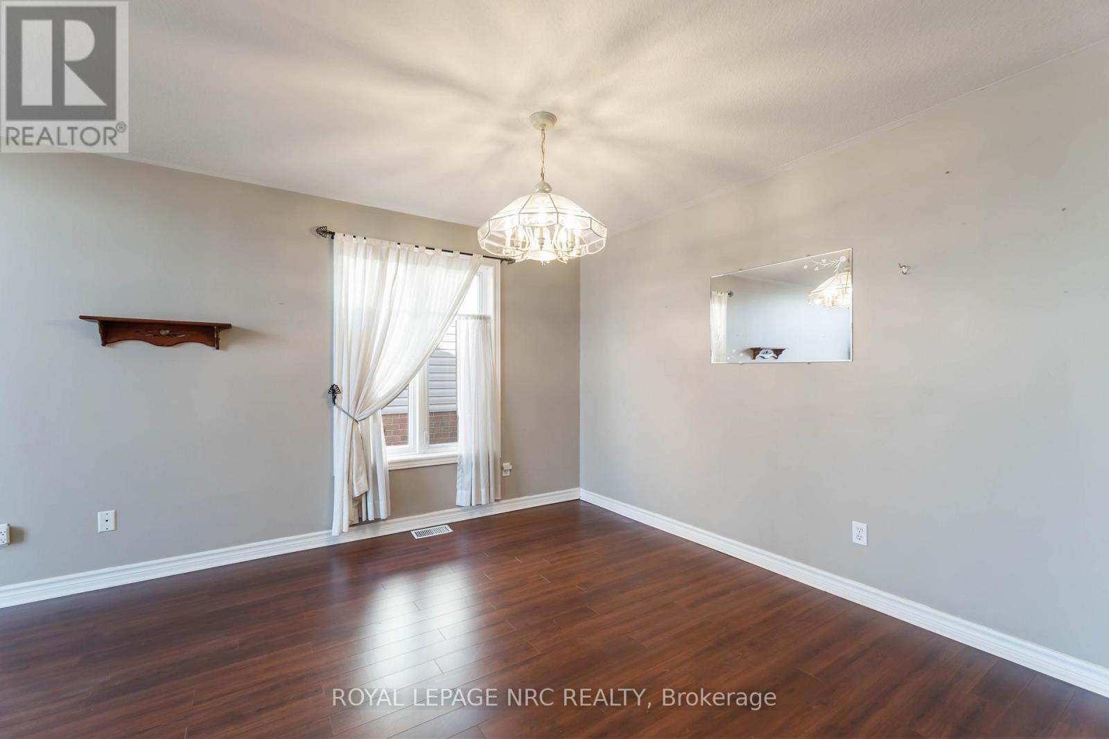 7900 Ascot Circle, Niagara Falls, Ontario  L2H 3E4 - Photo 9 - X13045254