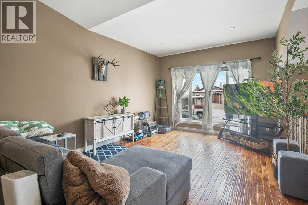 25 Hammond Close, Sylvan Lake, Alberta  T4S 0C7 - Photo 4 - A2294046