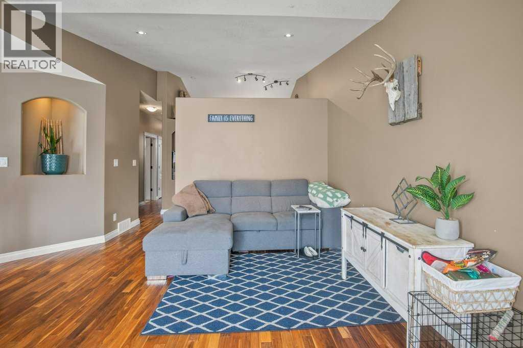 25 Hammond Close, Sylvan Lake, Alberta  T4S 0C7 - Photo 6 - A2294046