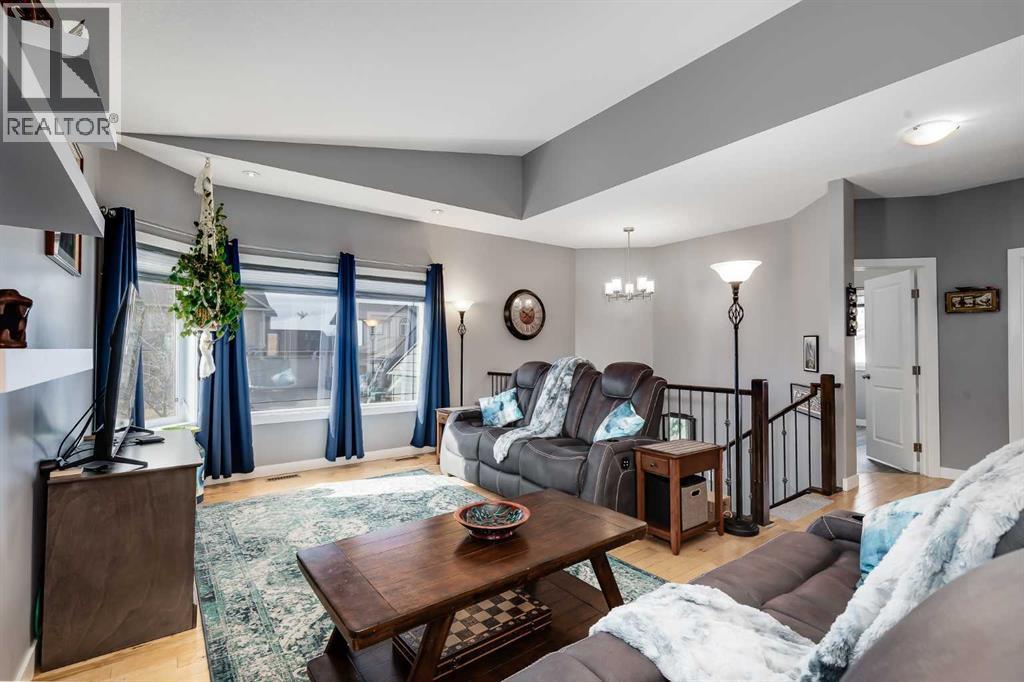 12 Mcclung Gate, Carstairs, Alberta  T0M 0N0 - Photo 5 - A2302275