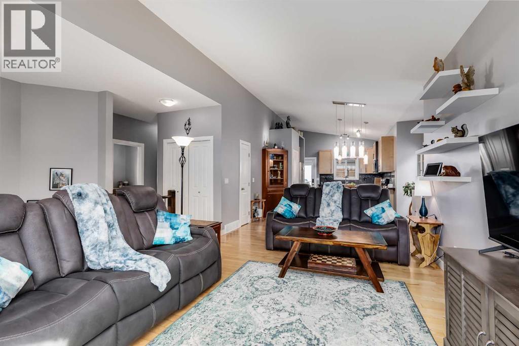 12 Mcclung Gate, Carstairs, Alberta  T0M 0N0 - Photo 6 - A2302275