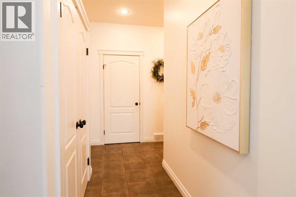 4 Heritage Point W, Lethbridge, Alberta  T1K 7Z4 - Photo 6 - A2302821