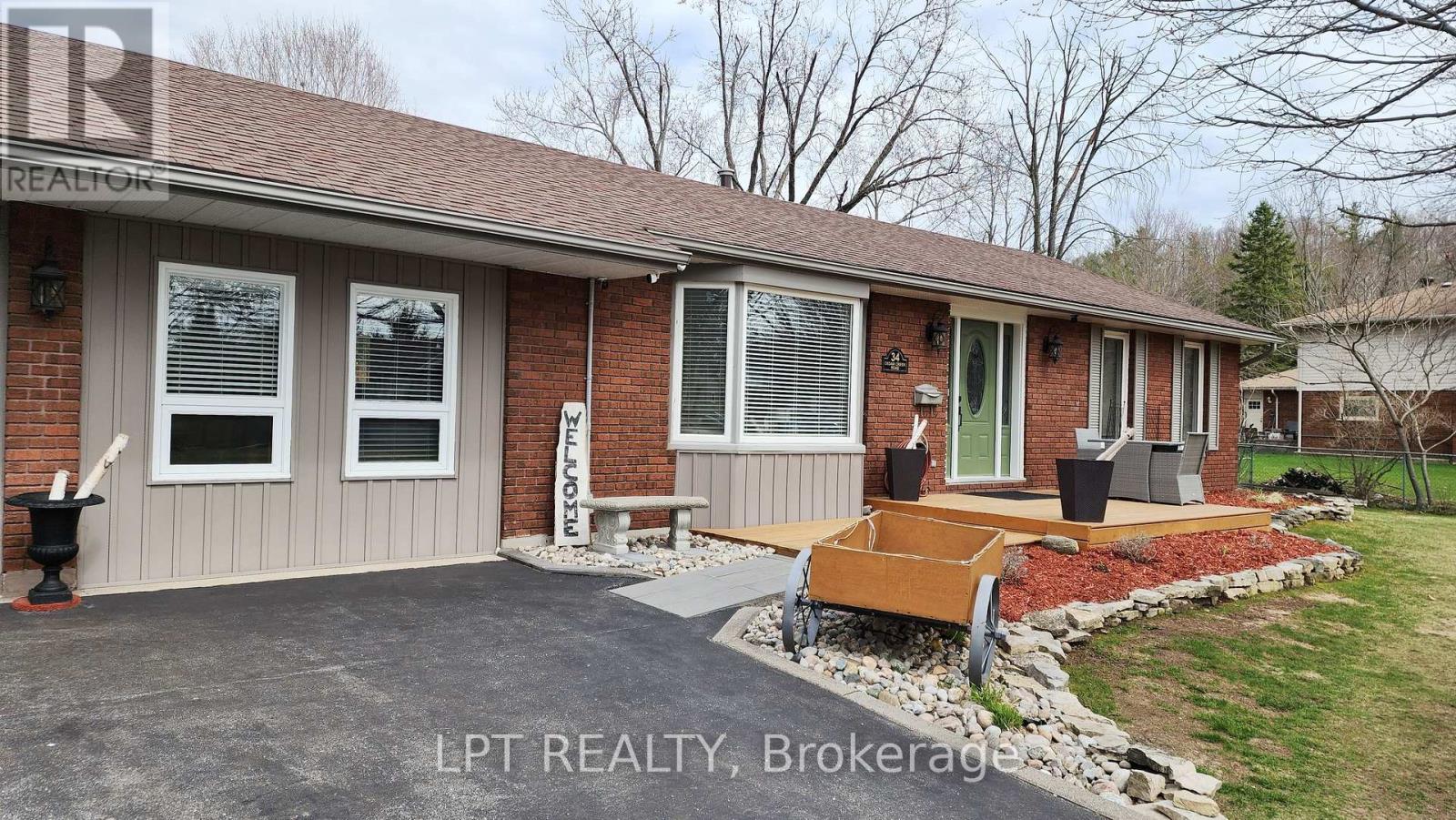 34 Cedar Creek Road, Springwater, Ontario  L9X 0P5 - Photo 3 - S12944004