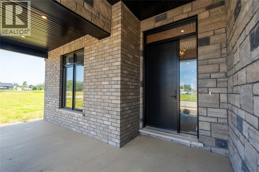 6936 Shoreside Drive, Plympton-Wyoming, Ontario  N0N 1E0 - Photo 2 - 26009123