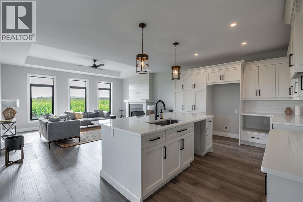 6936 Shoreside Drive, Plympton-Wyoming, Ontario  N0N 1E0 - Photo 4 - 26009123