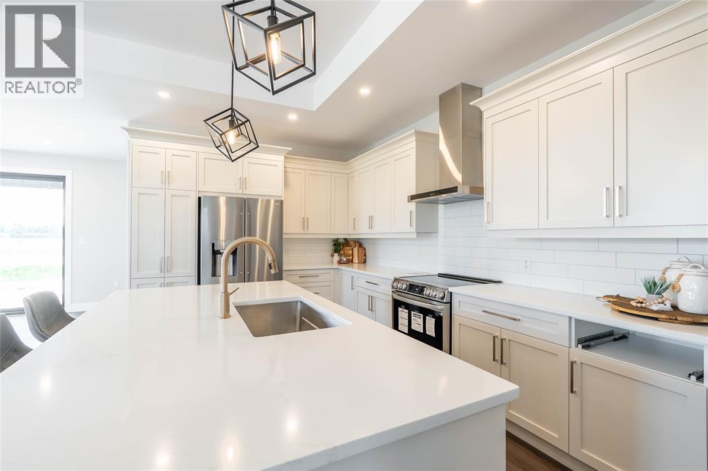 6747 Griffin Drive, Plympton-Wyoming, Ontario  N0N 1E0 - Photo 10 - 26009058