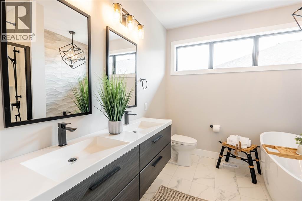 6747 Griffin Drive, Plympton-Wyoming, Ontario  N0N 1E0 - Photo 14 - 26009058