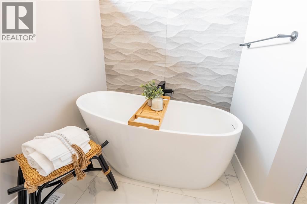 6747 Griffin Drive, Plympton-Wyoming, Ontario  N0N 1E0 - Photo 16 - 26009058