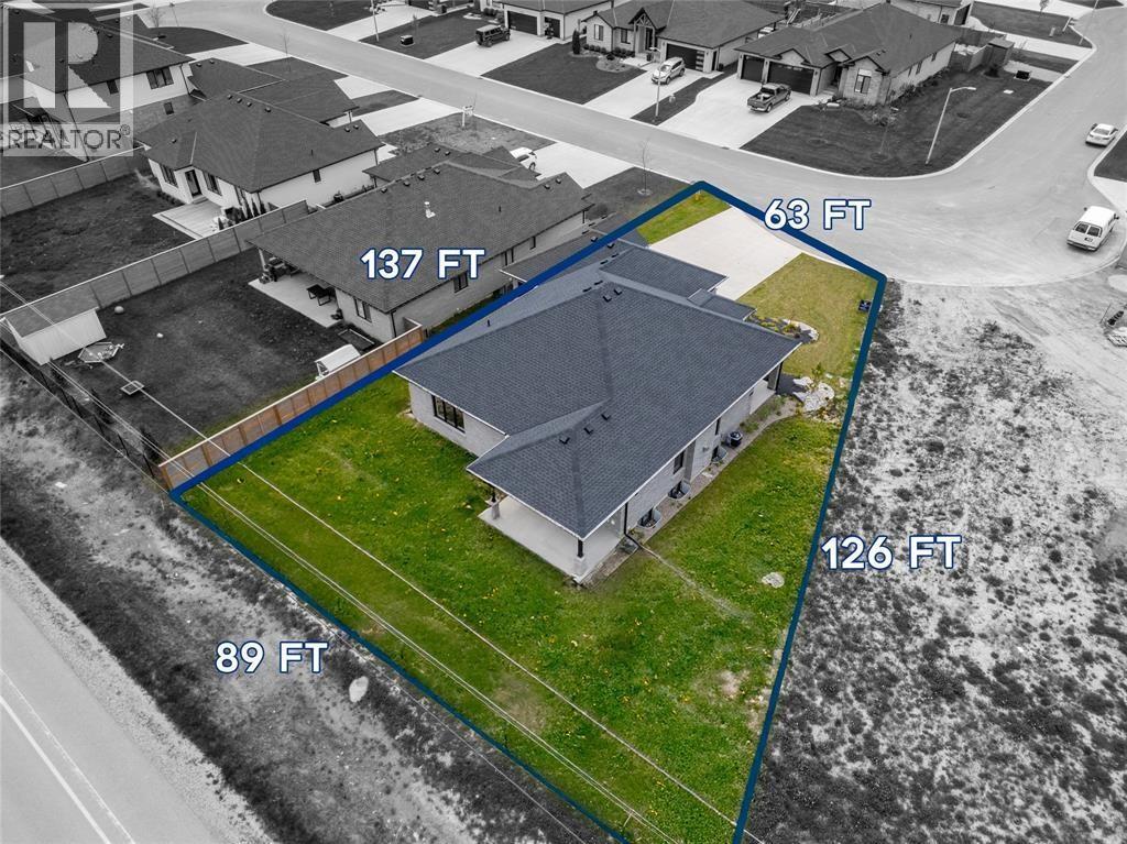 6747 Griffin Drive, Plympton-Wyoming, Ontario  N0N 1E0 - Photo 2 - 26009058